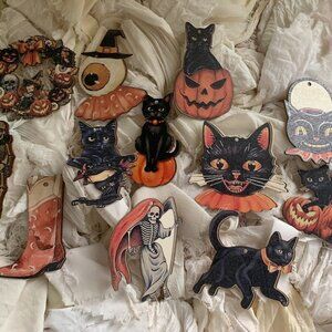 HALLOWEEN MINI WOOD ORNAMENTS*EE*12 ASSORTED*BUY NOW BEFORE WE RUN OUT